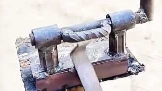 With Just Bolts and Scrap Metal?! This Tool Can Bend Plate Without Expensive Machines!