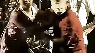 Penonton Panik Naik Ke Panggung