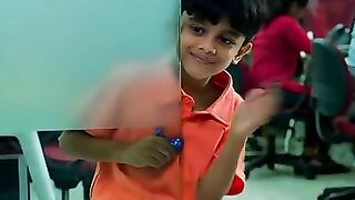 Kis ke saath aae ho