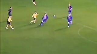 This Dani Alves no look pass