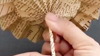 An Umbrella Made from Old Newspapers?! It Can Be Opened and Closed, Seriously!