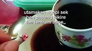 Malam yang dingin di temani kopi