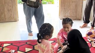 surprise pulang tanpa kasih kabar‼️#surprise #pulkam #momenharu #viraltiktok #suratcintauntukstarla