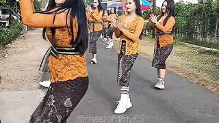Traditional Javanese Dance with a Modern Twist! ????✨