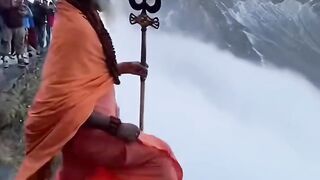 Indian Yogi Walking On Water Live | Real Miracle Or Illusion?