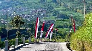 THE BEAUTIFUL VIEWS IN INDONESIA ARE VERY COOL