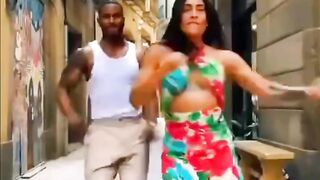 Dancing without rules. Only rhythm.