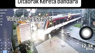 TRAIN VS TRUCK Part 3