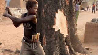 África Cortando pau grosso