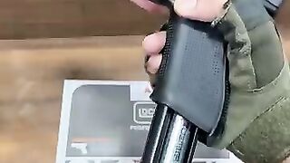 Actions Glock 17 Airsoft Gun