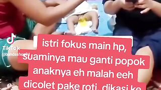 Jangan Kebanyakan Main Hp Ya Para Istri
