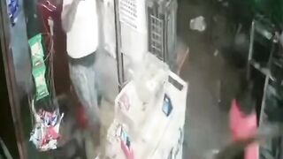 Scary..Unexpected incident while guarding the shop