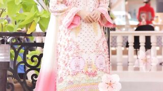 Momal Sheikh New Reels Photo Goes Viral ???? Fans Can’t Stop Talking!