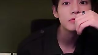 TAEHUYNG gave us full home tour of his house????