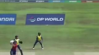 England 2nd wicket gone Jacob Bethel out big wicket