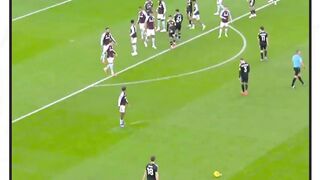 Anton, gelandang Leeds dengan gol free-kick