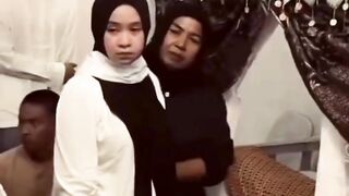 Tatapan mata seorang ibu kandung ini menyimpan duka yang begitu dalam…