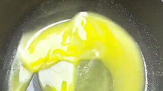 Immersive experience: making a pot of "Matcha Strawberry Oocho" snowflake crisps! My favorite matcha