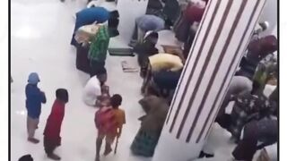 Tindakan ini merusak kekhusyukan ibadah