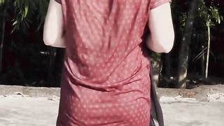 Ass bouncing while walking