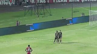 Kesalahan berbuah kebobolan #BRISuperLeague