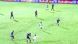 Serangan balik dipatahkan lini tengah #BRISuperLeague
