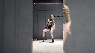 Indian Girl Isha Sawant Dance