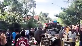 puing-puing #automobile #supironline #trukoleng #driver #supirtruk #excavator #storywa