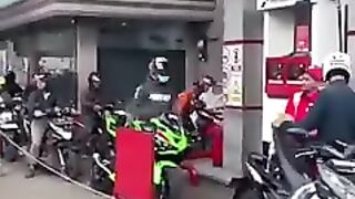 Berbagi Bisa Dimana Saja Bagi Orang Baik