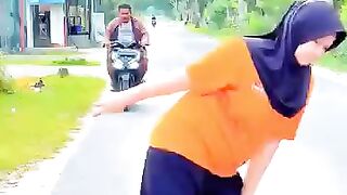 She Begs for Help… Then Shocks Everyone ????????