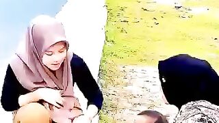 Poor Woman Selling Items Gets Unexpected Help ❤️????
