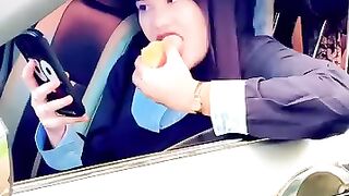 Rich Woman Shares Apple With Poor Lady ???????? Kindness Wins ❤️