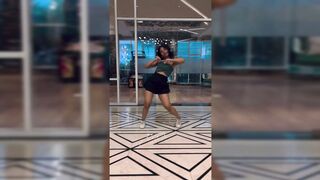 Indian Girl Naysha Khanna Dance