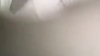 ngintip kakak lagi mandi