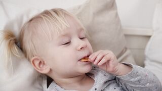 Funnyfuzzy - video of a cute girl eating | Trending HD Video