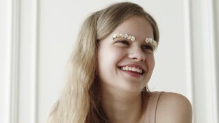 Funnyfuzzy - woman with flowers in her eyebrows | Trending HD Video