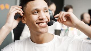 Funnyfuzzy - a male call center agent | Trending HD Video