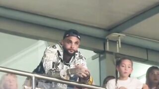 Persib Bandung Istirahatkan Layvin Kurzawa