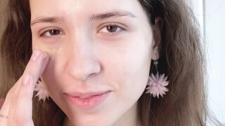 Funnyfuzzy - woman doing makeup | Trending HD Video