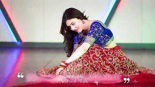 Laal dupatta dance