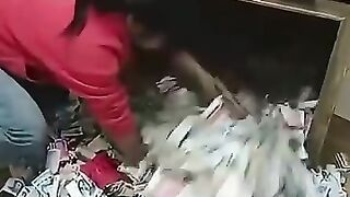 Istri Temukan Gunung Uang Suaminya