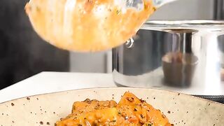 Creamy Paprika Beef Pasta ????   Big flavour, creamy sauce, proper comfort food!! Recipe makes enough f