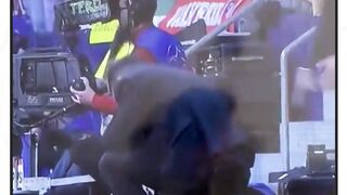 woylah cik si bapak sampe terjengkang lho ya nguwawur