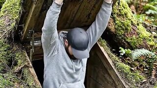 Hiding from WOLVES in my Secret Tree Bunker! ????????