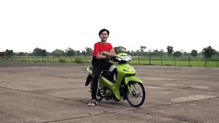 Dek Waen vs. Song Cheng (traditional Thai motorcycle gang style)