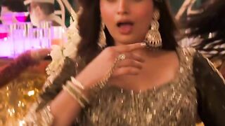 Tum bhi ho tanha aur hum akele…