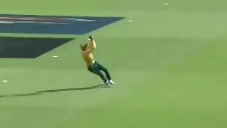Shimron Hetmyer out great catch by Corbin Bosch