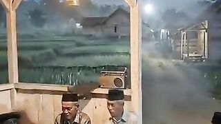 Kegiatan siskamling atau ronda jaman dahulu♥️