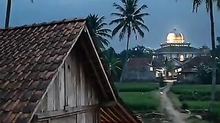 “Tak banyak yang orang tua minta, hanya kabar dan kepulangan anaknya.” #suasanapedesaan #lebaran2026 #ramadhan2026 #nostalgic