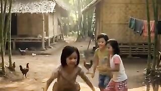 “Masa kecil tak pernah benar-benar hilang, hanya berubah menjadi kenangan yang diam-diam sering kita rindukan.”????